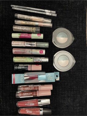 17 PC Hard Candy Make up / lipglosses